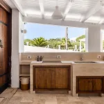 Vila Amazing With Pool & Jacuzzi
