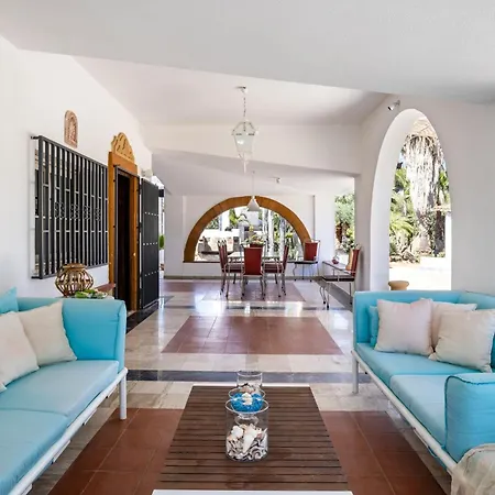 Amazing With Pool & Jacuzzi *