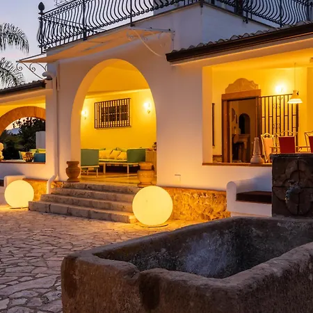 Vila Amazing With Pool & Jacuzzi
