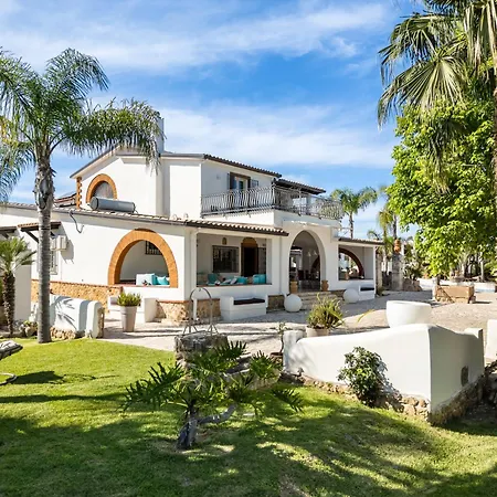 Amazing With Pool & Jacuzzi *