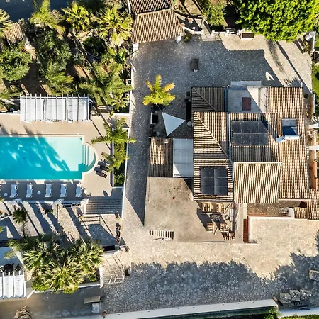 Amazing With Pool & Jacuzzi *
